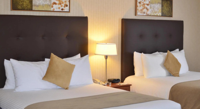 Четырёхместный номер Deluxe Best Western Cold Lake Inn