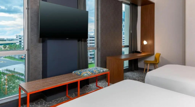 Четырёхместный номер Standard Aloft by Marriott Orlando Downtown