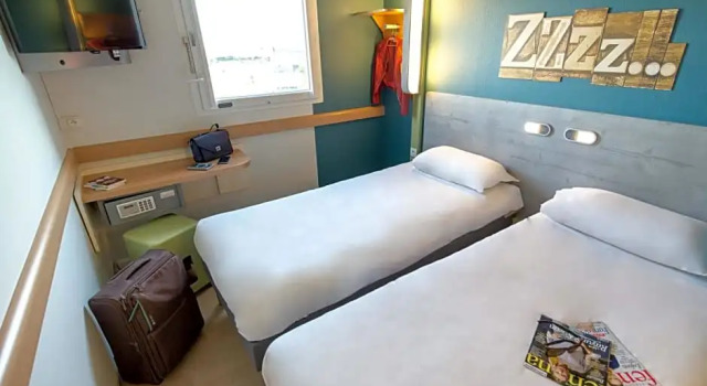 Трёхместный номер Standard с красивым видом из окна ibis budget Marseille LEstaque