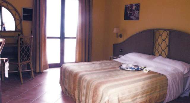Villaggio Porto Rhoca, Varaa Hotelli Roccelletta Calabria