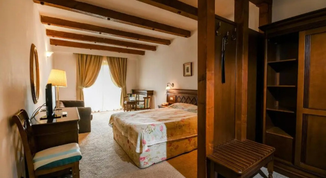 Люкс с балконом и с красивым видом из окна Pensiunea Casa Nostalgia