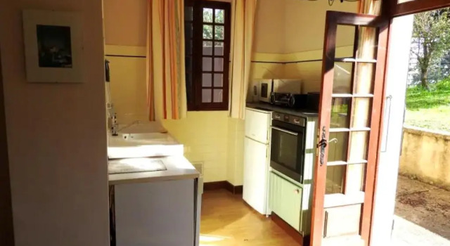 Maison de 2 chambres avec piscine partagee jardin amenage et wifi a Carlucet, Prenota Hotel Hotel a Aquitania con parcheggio, Parcheggio