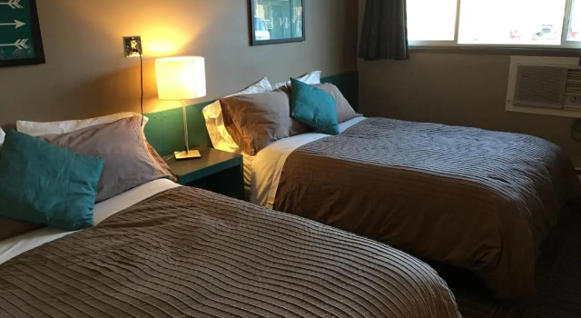 Четырёхместный номер Standard The Canterbury Inn of Downtown Invermere