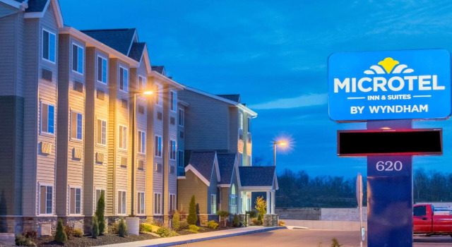 Четырёхместный номер Standard Microtel Inn & Suites by Wyndham Cadiz