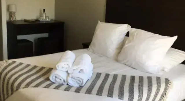 Двухместный номер Standard с видом на внутренний двор Les Bains Boyardville - Hôtel et Restaurant