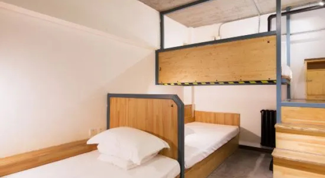 Кровать в общем номере (мужской номер) UniLoft Hostel Dalian