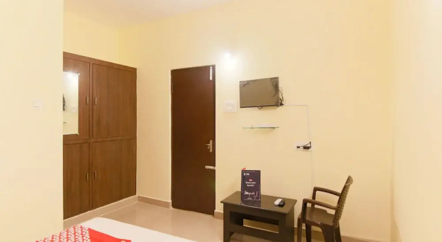 Oyo 13123 Srk Grand, Rezerwuj Hotel Hotele w Andhra Pradesh z parkingiem, Parking