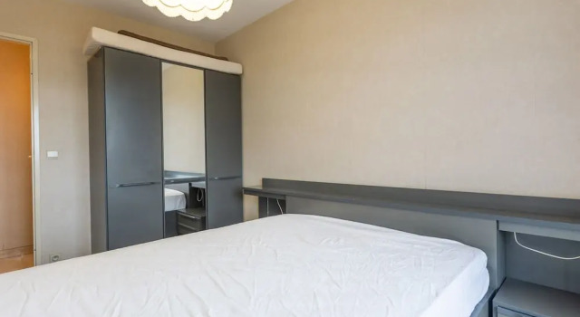 Cozy and Spacious Apartment on the 1st Floor, Rezerwuj Apartament Hotele w Bruksela z parkingiem, Parking