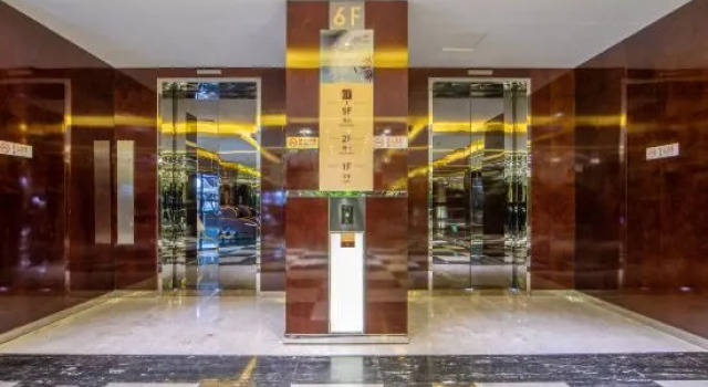 Palace Hotel (Yongfeng South Subway Station)