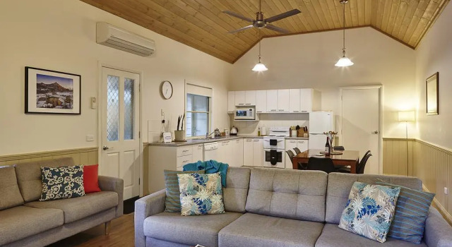 Alpine Valley Cottages, Book Hotel Bright 