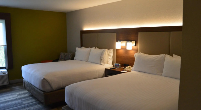 Четырёхместный номер Standard Holiday Inn Express Hotel & Suites Jacksonville-South by IHG