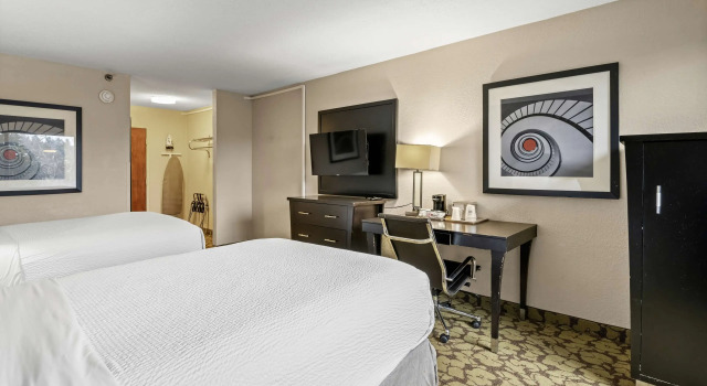 Четырёхместный номер Standard Red Lion Hotel Charlotte