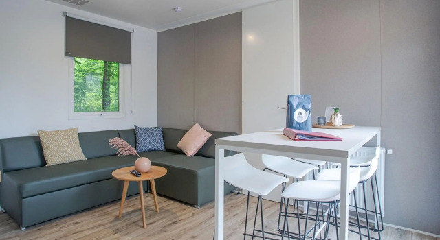 Attractive Chalet with Microwave near Forest, Book Chalet Hoteller i Utrecht Hill Ridge med pool, Swimmingpool