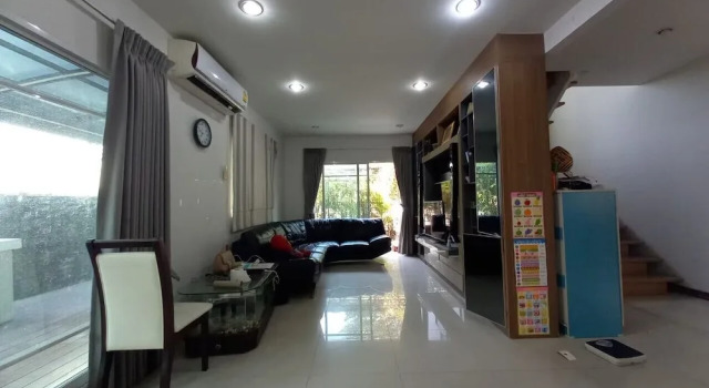Коттедж Spacious Entire House With Shared Fitness Room and Shared Indoor Pool in Club
