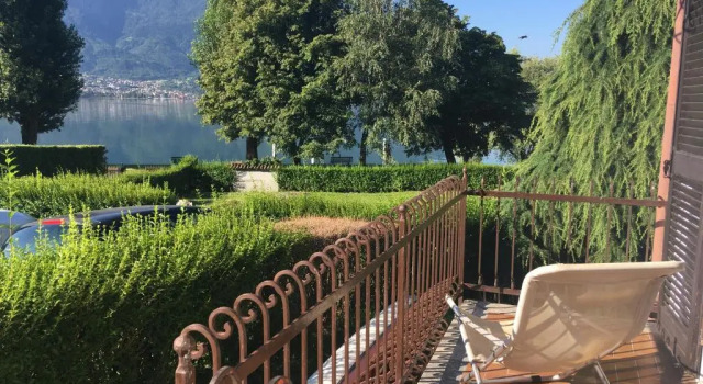 Favoloso appartamento fronte lago, Gera Lario, Prenota Appartamento Hotel a Como con parcheggio, Parcheggio