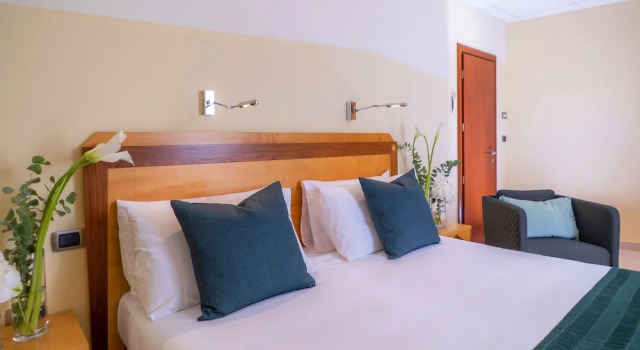Трёхместный семейный номер Standard Piccadilly Hotel