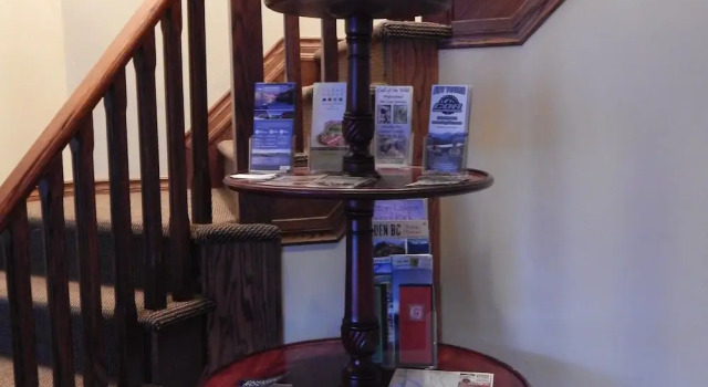 River to Peaks Inn, Buchen Sie Hotel Golden British Columbia