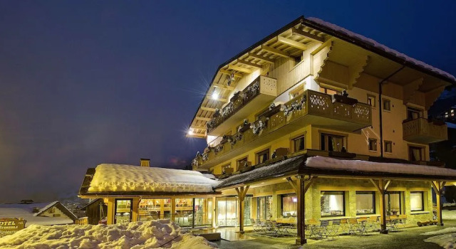 Hôtel-Chalet Les Ecureuils Restaurant, Piscine, Jardin, Garage, Забронировать Шале Виллы Ле-Гран-Борнан, Вилла