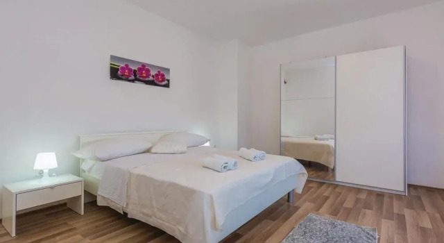 Beautiful Home in Nadin With 5 Bedrooms, Wifi and Outdoor Swimming Pool
