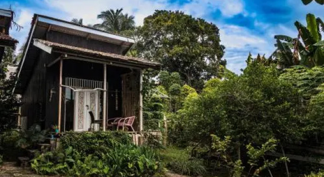 Sanctum Una Una Eco Dive Resort, Book Resort Hotels in Sulawesi with Parking, Parking