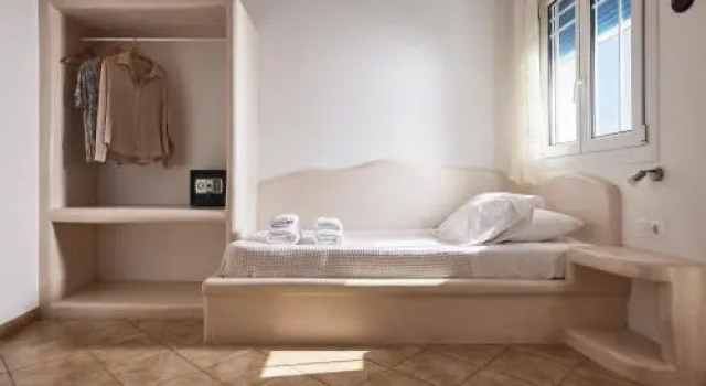 Garifalakis House, Prenota Appartamento Hotel a Milo con parcheggio, Parcheggio