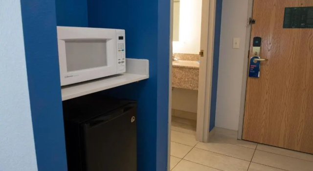 Номер Standard Holiday Inn Express Hotel & Suites Elkhart-South by IHG