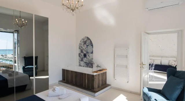 Relais Mareluna - Luxury Apartments, Забронировать Апартаменты/квартира Апартаменты Салерно, рядом с Дворец Читта ди Салерно, Апартаменты/квартира