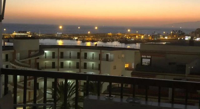 Апартаменты First line sea, luxury penthouse, sea and sunset view Vivenda Vacational Guayero 618