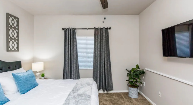 Executive 3 BR King, Close to Kierland & TPC w Parking 1025, Забронировать Отель Desert View Скотсдейл