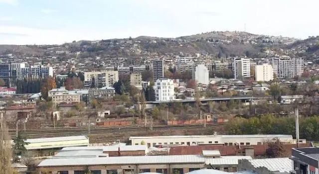 jhonberi 2, Забронировать Отель Дидубе Тбилиси, рядом с Церетели