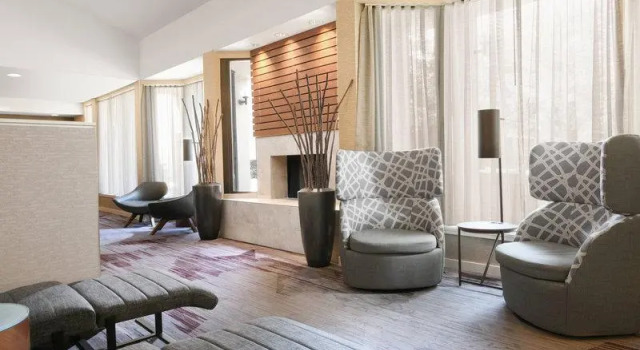 Полулюкс Courtyard Dallas Las Colinas