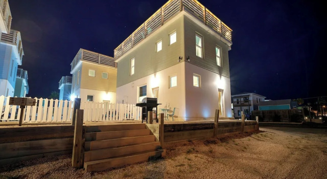 Terrace Landing Trio by Avantstay Sleeps 36 3 Coastal Home + Shared Pool + Golf Cart Zone Old Town Port A Dining, Book Feriehus Sommerhuse i Houston, Hytte