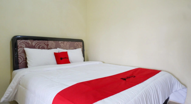 RedDoorz near Lippo Plaza Buton, Prenota Hotel Hotel a Sulawesi con parcheggio, Parcheggio