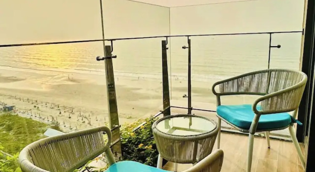 Студия Deluxe с балконом и рядом с пляжем Flamingo Hải Tiến Sea View Condotel