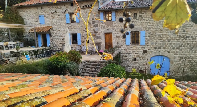 Beautifully Restored House on a Large Property With a Private Swimming Pool, Book Hotel Saint-Basile Ardèche