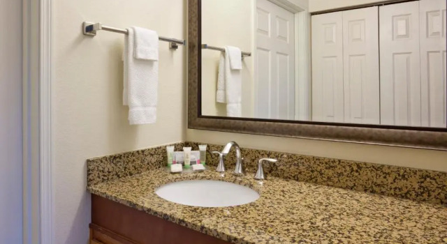 Двухместный люкс c 1 комнатой Staybridge Suites Minneapolis-Bloomington by IHG