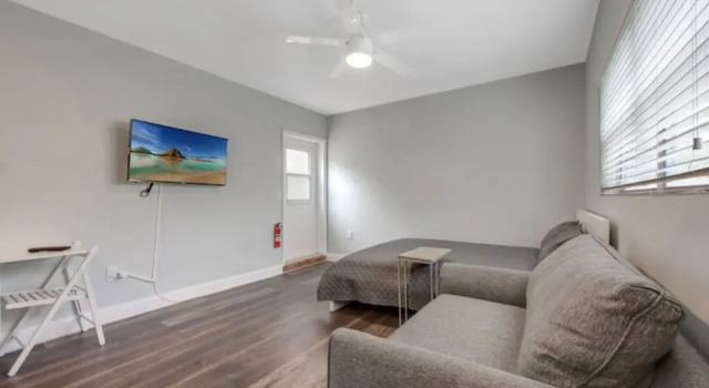 Edgewood Studio in Dania Beach, Забронировать Отель Дания-Бич Broward County