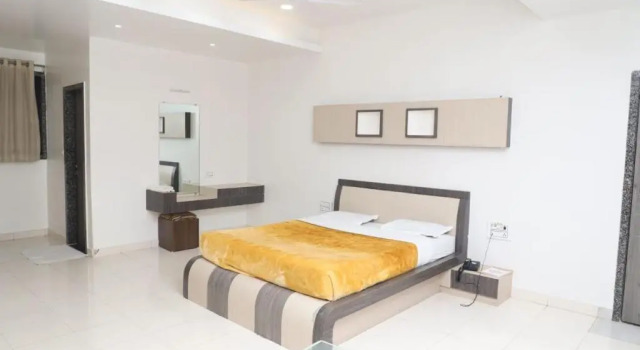 Embassy Hotel, Prenota Hotel Surat Gujarat