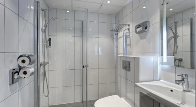 Кровать в общем номере с 6 комнатами MEININGER Hotel Copenhagen