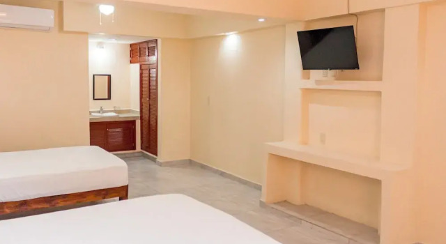 Шестиместный номер Standard OYO Hotel La Playa