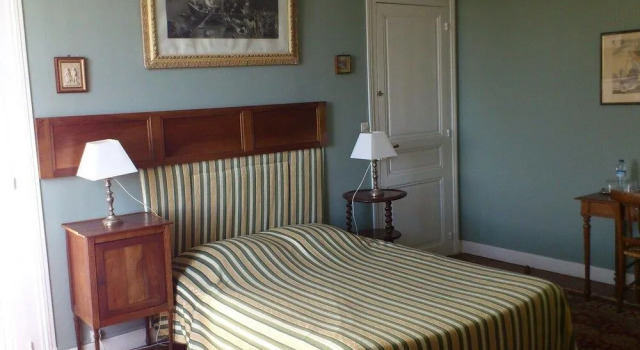 Château de La Tillade, Book Hotel Saint-Simon-de-Pellouaille 