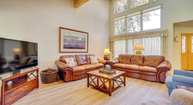 Апартаменты с 4 комнатами с балконом Superb Park City Escape w/ Deck, Walk to Ski Lift!