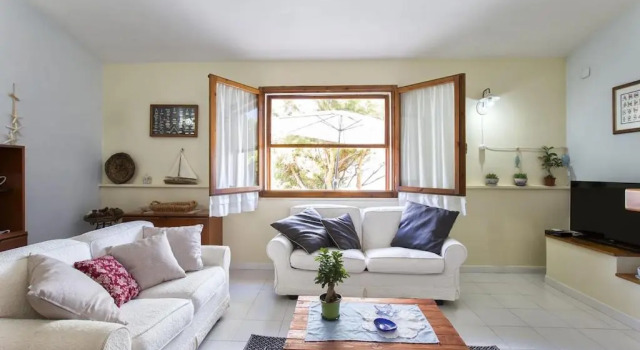 Villa sulla riva della marina di Sorso 3 camere veranda sul mare giardino