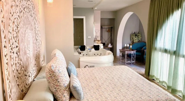 Jacuzzi Suite Hotel & Boutique Spa Adealba