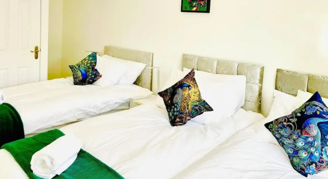 Stylish 3 BDR House With Free Parking Near Hulme, Rezervasyon Tatil Evi Merseyside villalar, Villa