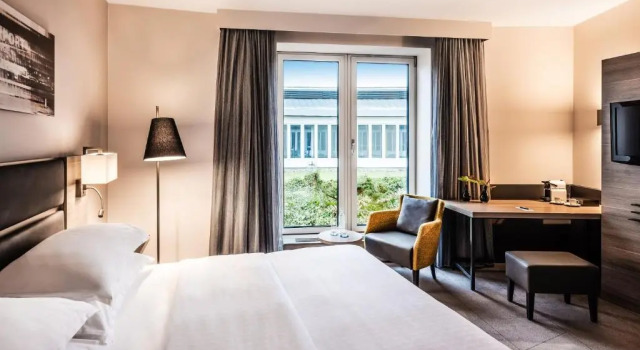 Двухместный клубный номер Standard Sheraton Duesseldorf Airport Hotel