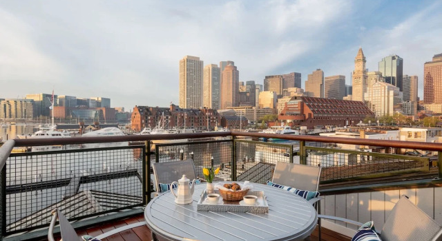 Номер Standard Пентхаус с балконом и с видом на город Boston Yacht Haven