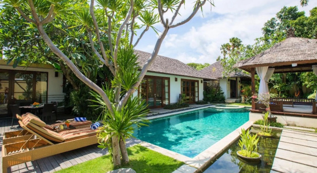 Люкс Villa Seriska Satu Sanur,a Luxury 4-Bedroom Villa, 5 mins walk to ICON Mall, Beach & 24hrs Security