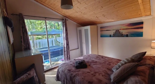 Wildwood Cabin - Sleeps 6, Hot Tub & Parking, Buchen Sie Ferienhaus Hotels in Schottland mit Parkplatz, Parkplätze