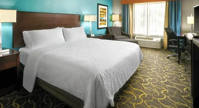 Двухместный номер Deluxe Holiday Inn Express Hotel and Suites DFW-Grapevine by IHG